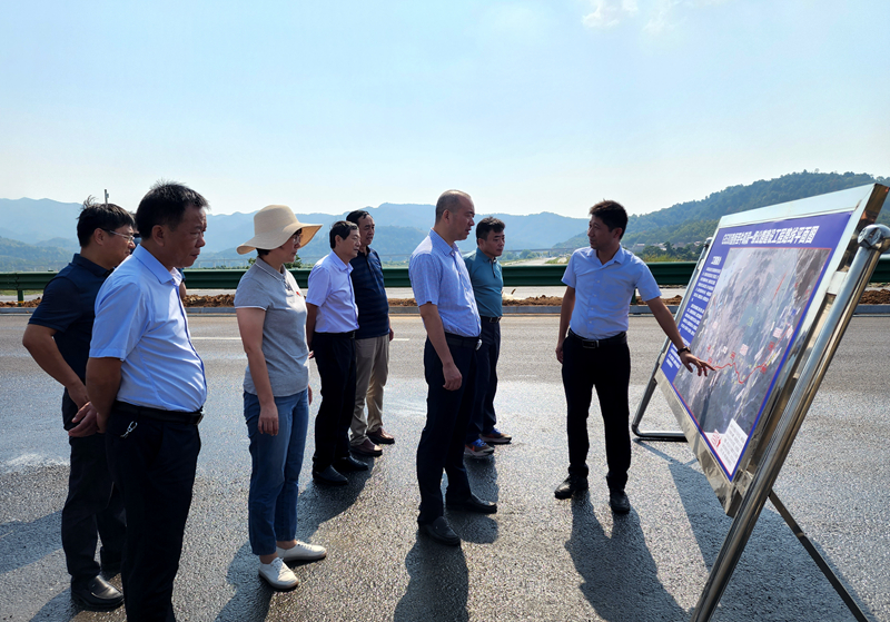 東至縣委副書記、縣長唐禮虎到G530查橋至牛磯段01標(biāo)調(diào)研指導(dǎo)工作